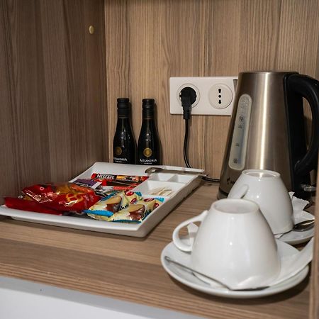 Central Hotel, Fitness And Spa Vinica Bagian luar foto