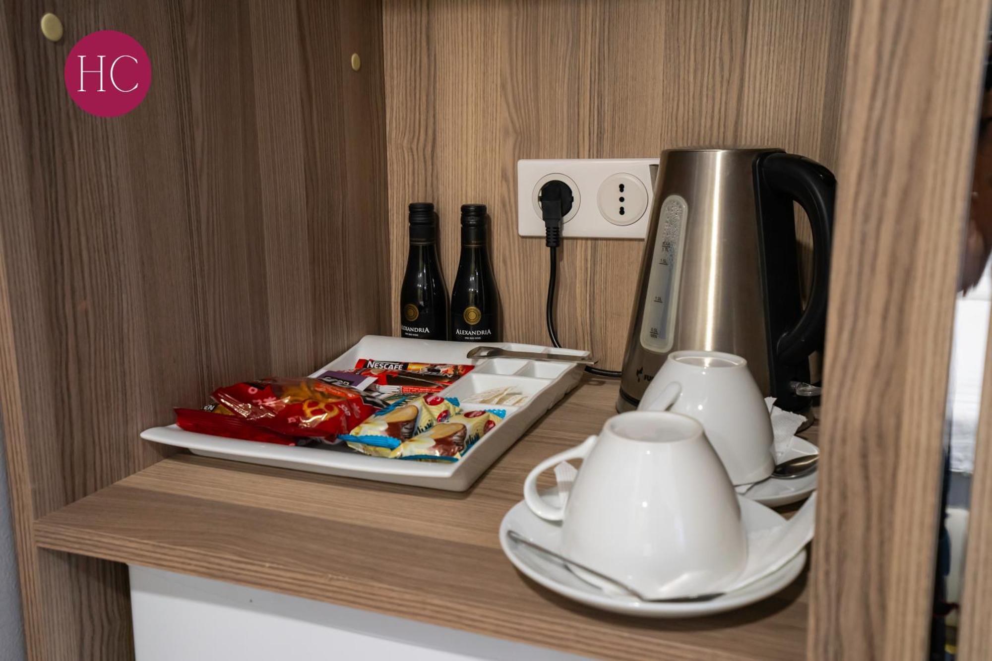 Central Hotel, Fitness And Spa Vinica Bagian luar foto