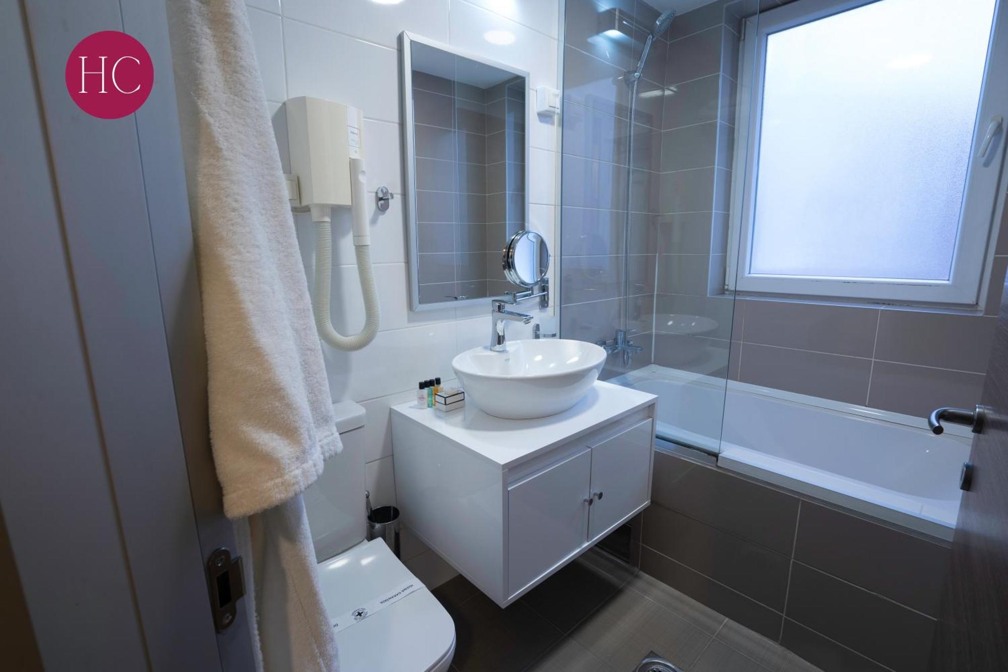 Central Hotel, Fitness And Spa Vinica Bagian luar foto