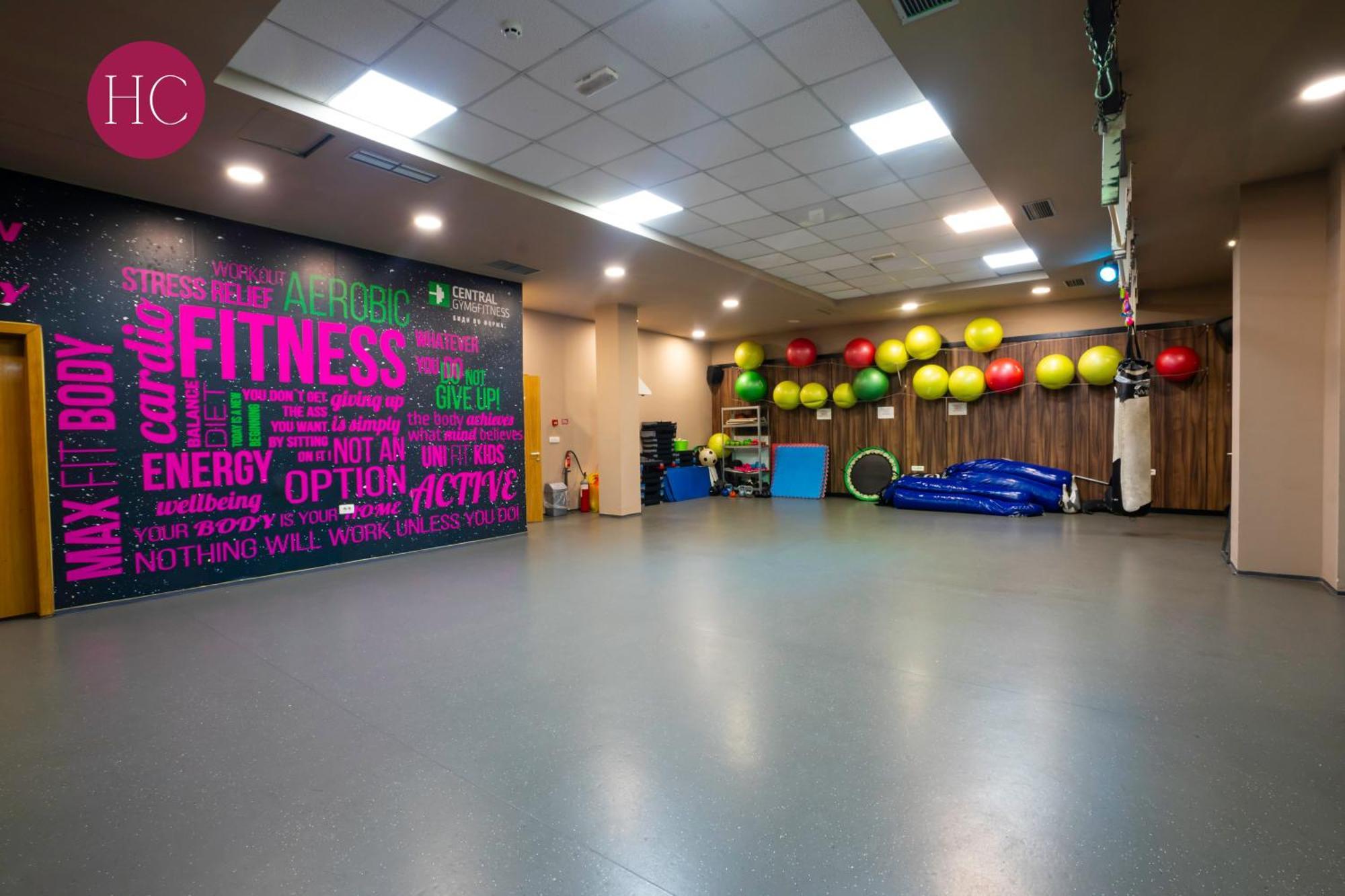 Central Hotel, Fitness And Spa Vinica Bagian luar foto