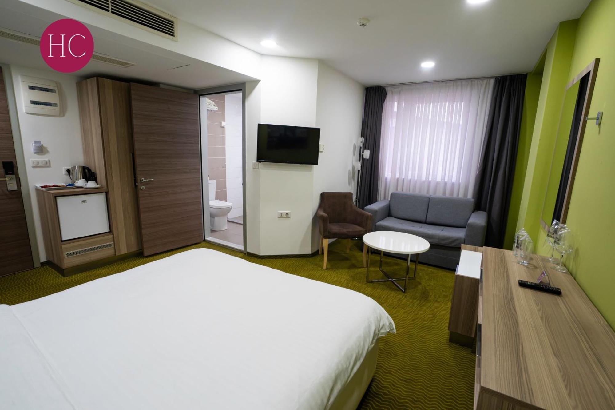 Central Hotel, Fitness And Spa Vinica Bagian luar foto
