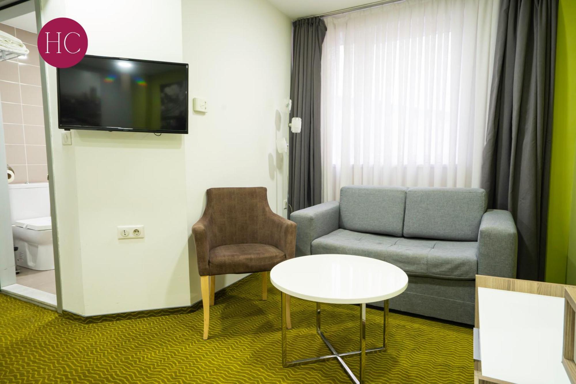 Central Hotel, Fitness And Spa Vinica Bagian luar foto