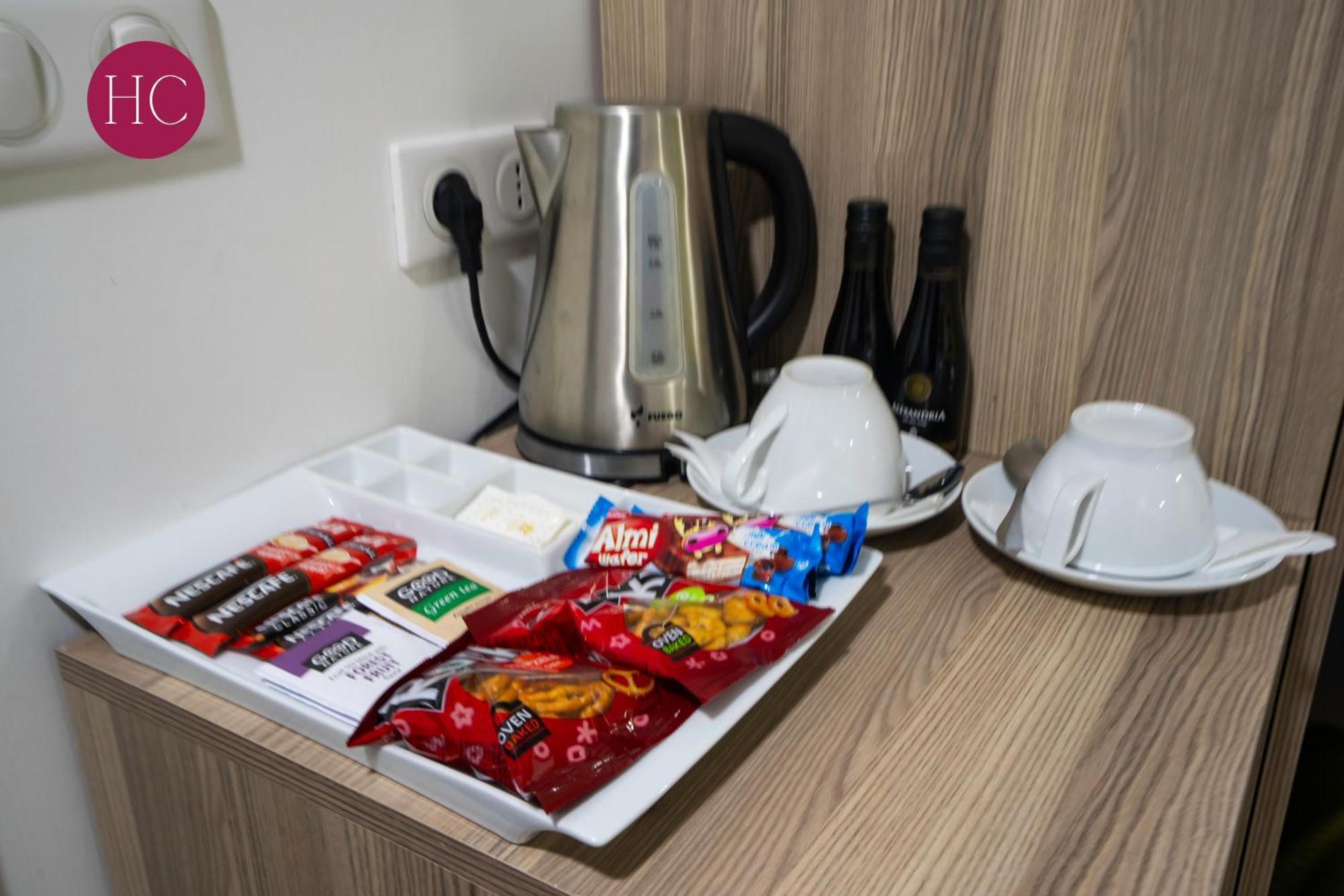Central Hotel, Fitness And Spa Vinica Bagian luar foto