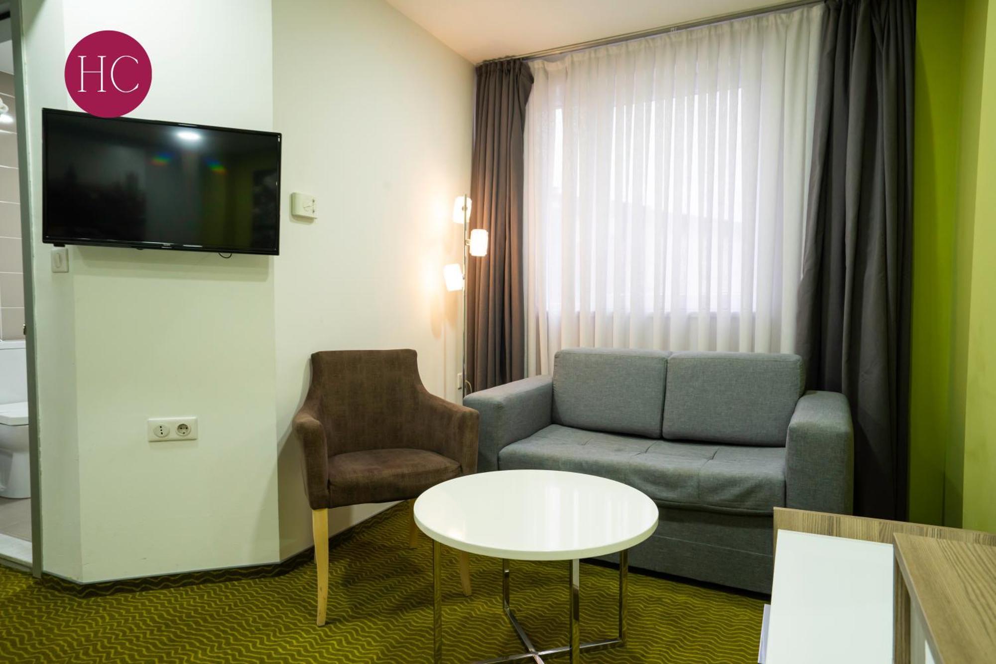 Central Hotel, Fitness And Spa Vinica Bagian luar foto