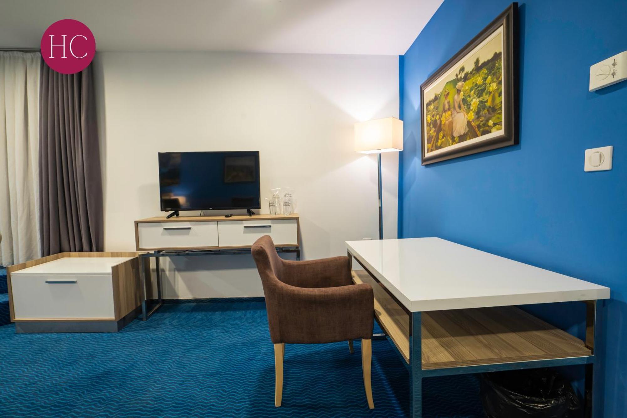 Central Hotel, Fitness And Spa Vinica Bagian luar foto