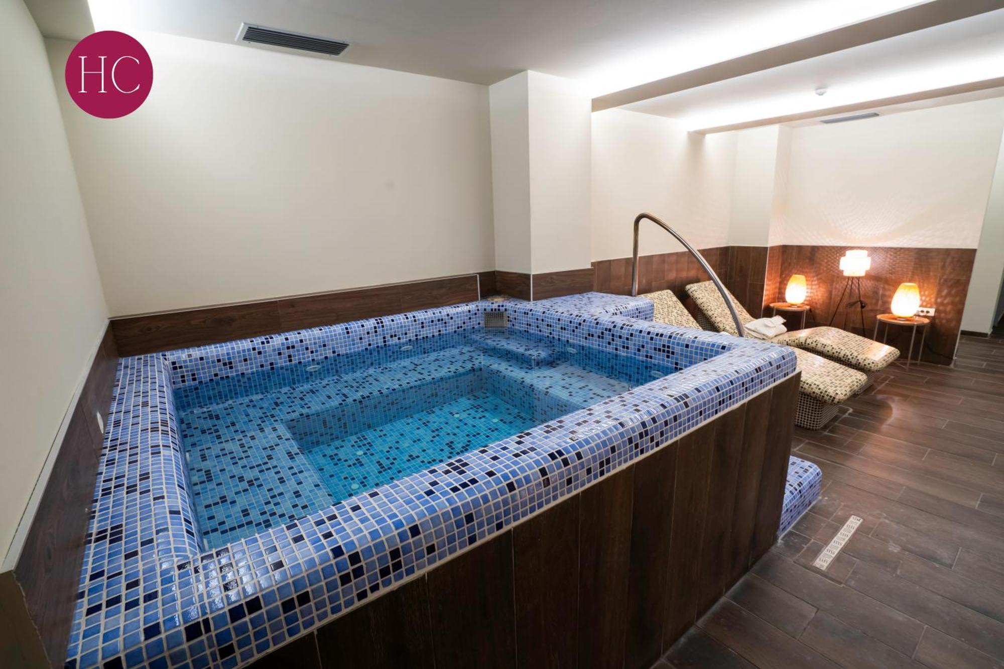 Central Hotel, Fitness And Spa Vinica Bagian luar foto