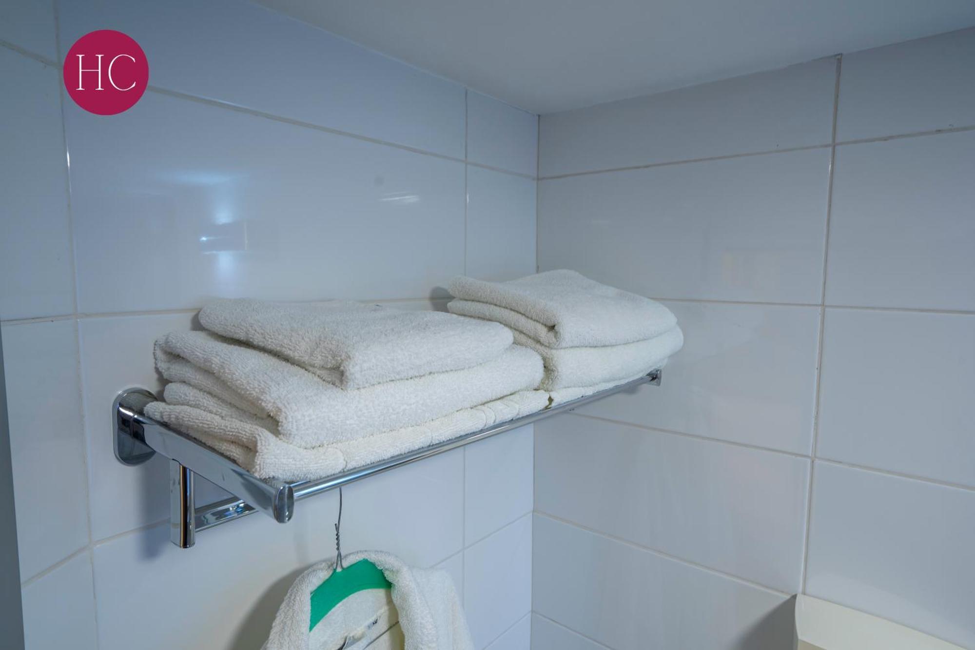 Central Hotel, Fitness And Spa Vinica Bagian luar foto