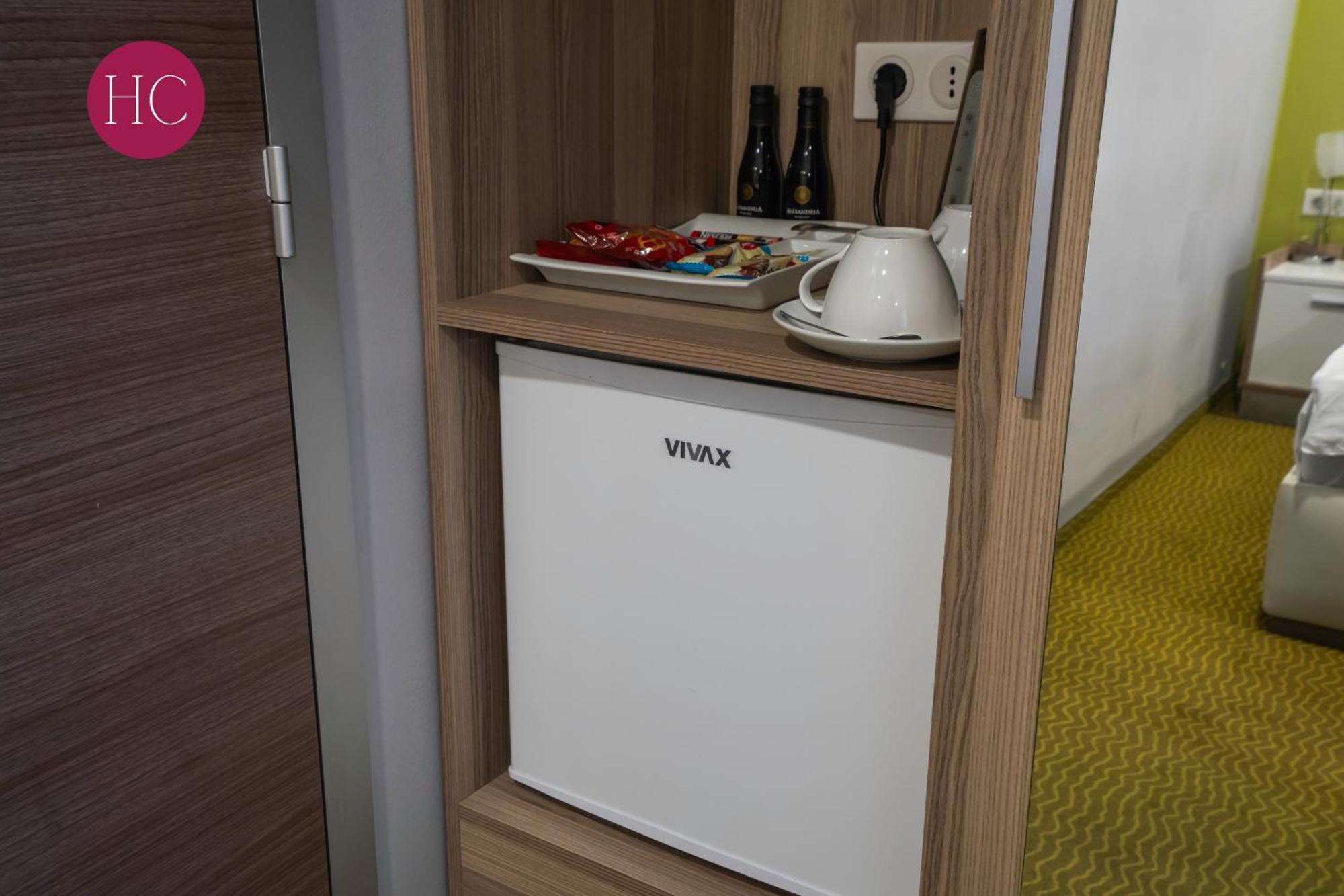 Central Hotel, Fitness And Spa Vinica Bagian luar foto