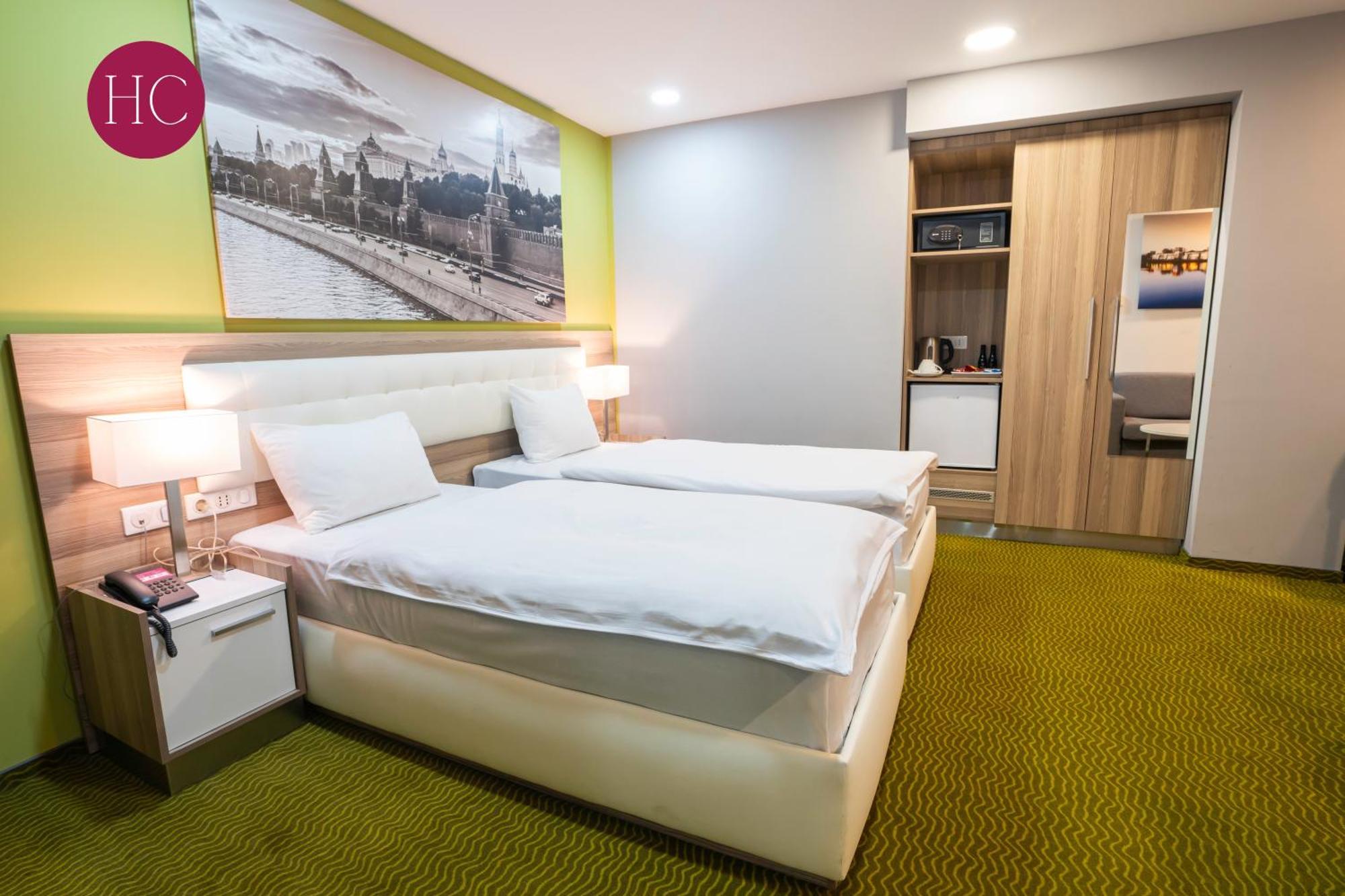 Central Hotel, Fitness And Spa Vinica Bagian luar foto