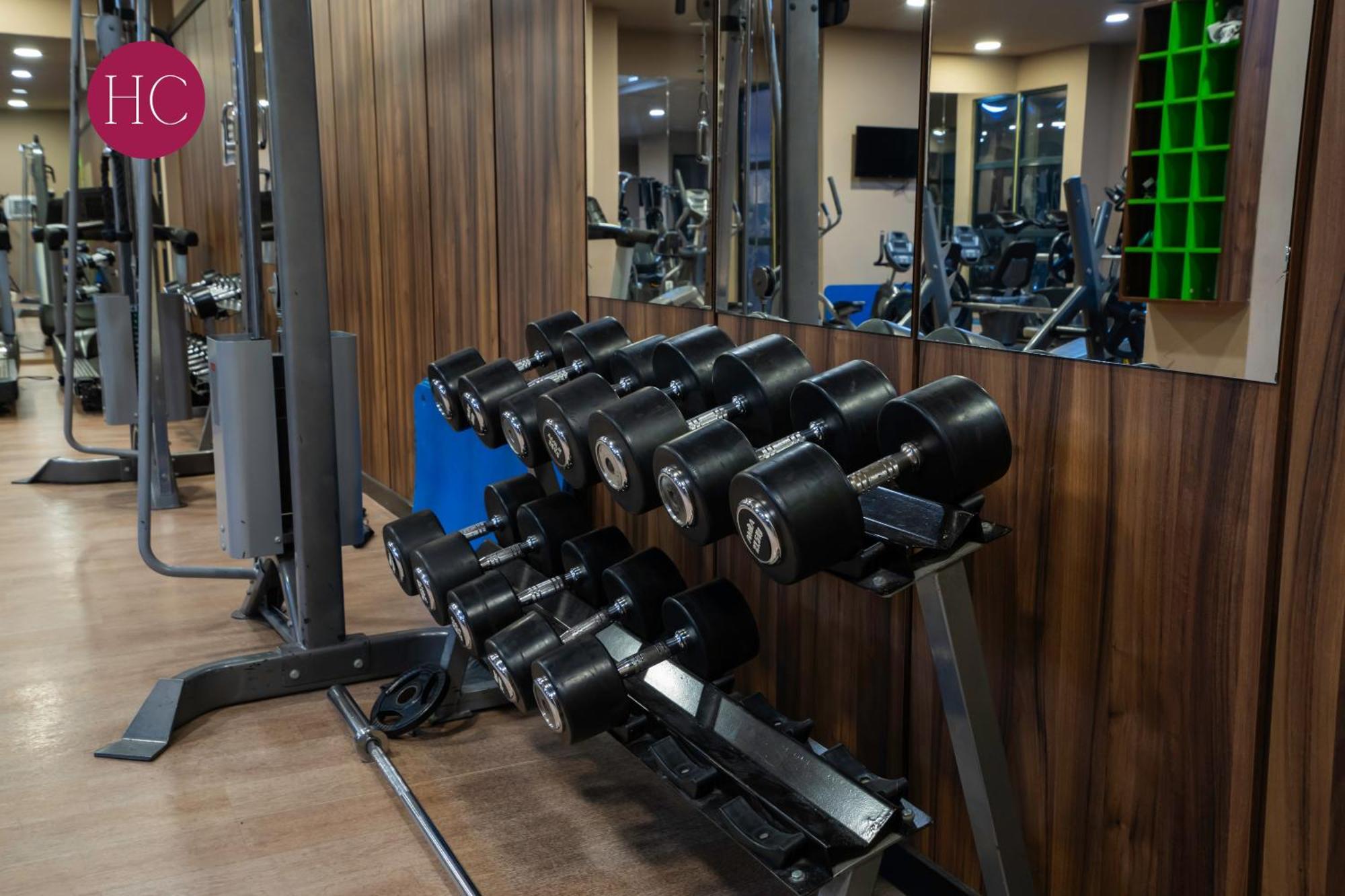 Central Hotel, Fitness And Spa Vinica Bagian luar foto