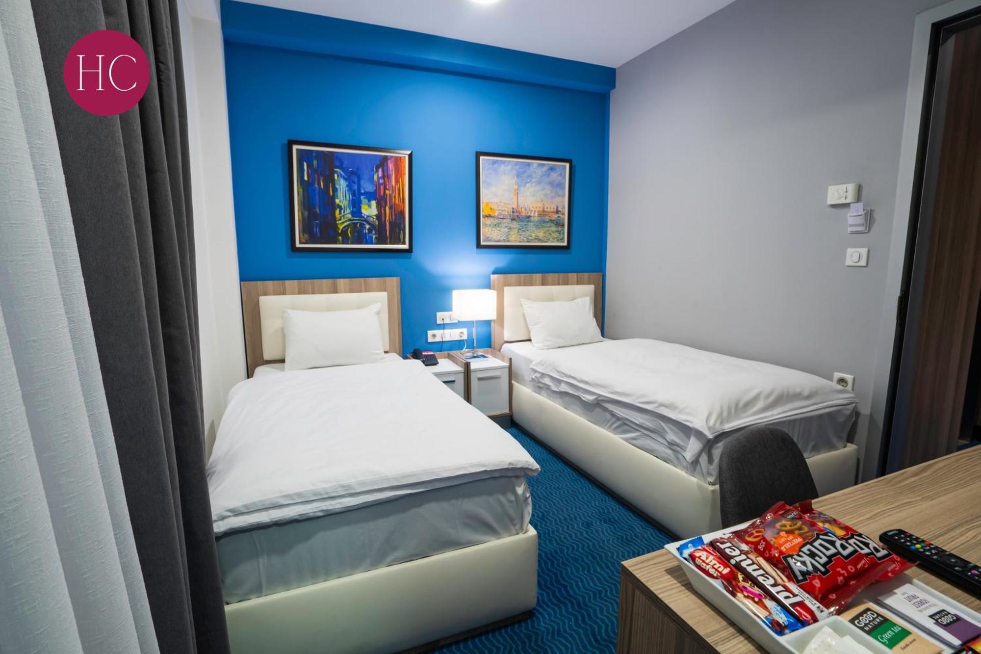 Central Hotel, Fitness And Spa Vinica Bagian luar foto