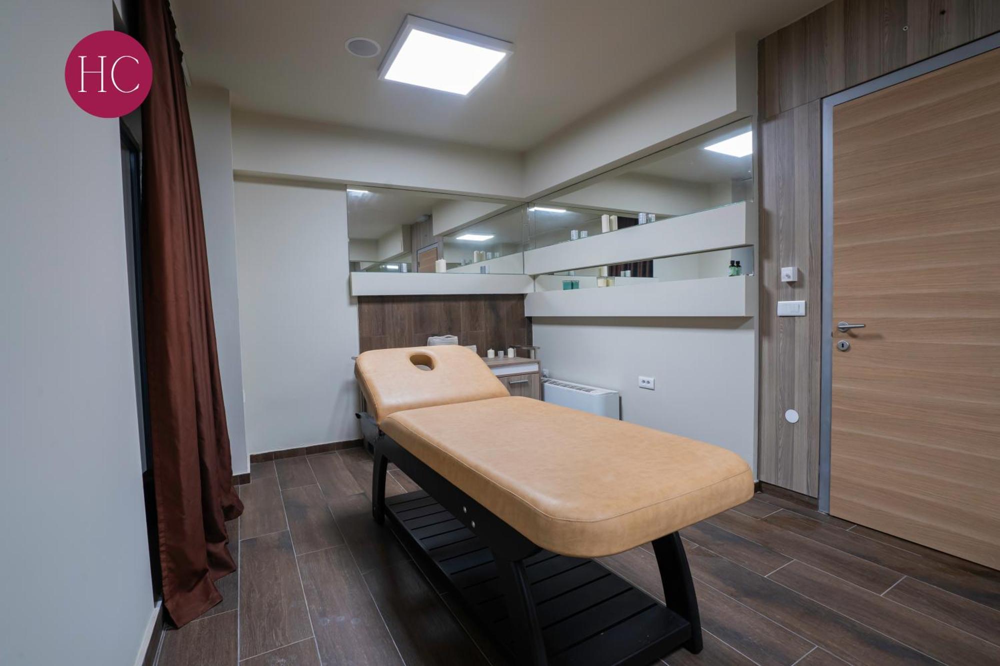 Central Hotel, Fitness And Spa Vinica Bagian luar foto