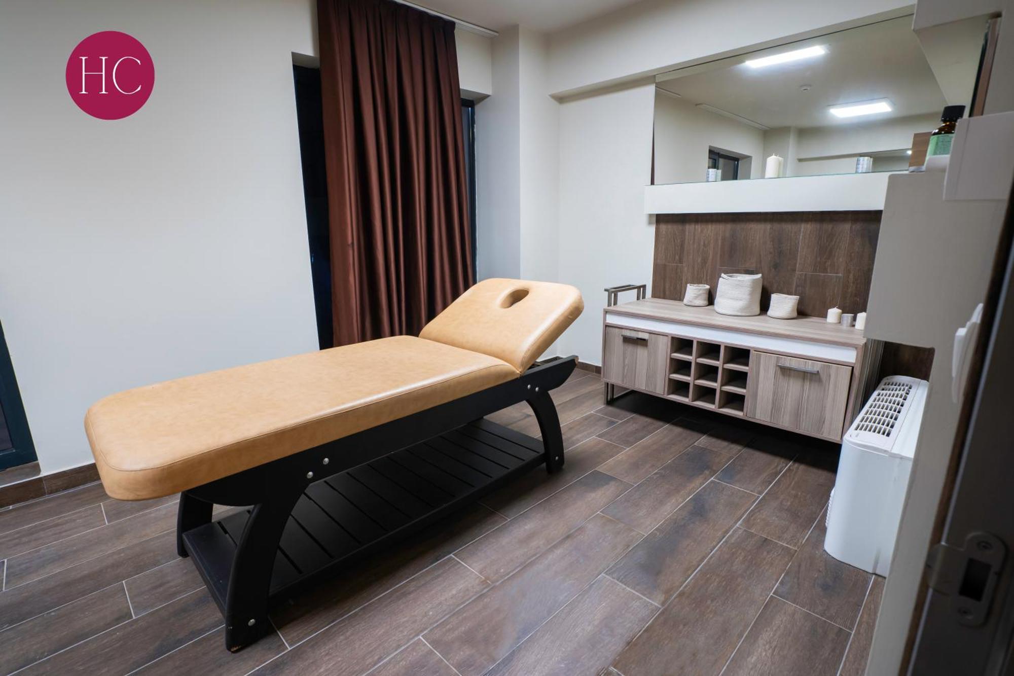 Central Hotel, Fitness And Spa Vinica Bagian luar foto