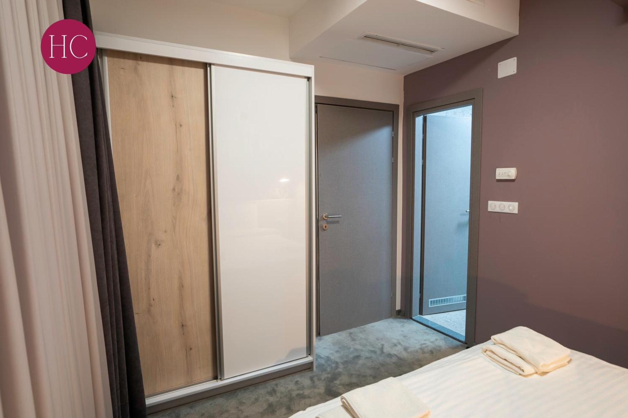 Central Hotel, Fitness And Spa Vinica Bagian luar foto