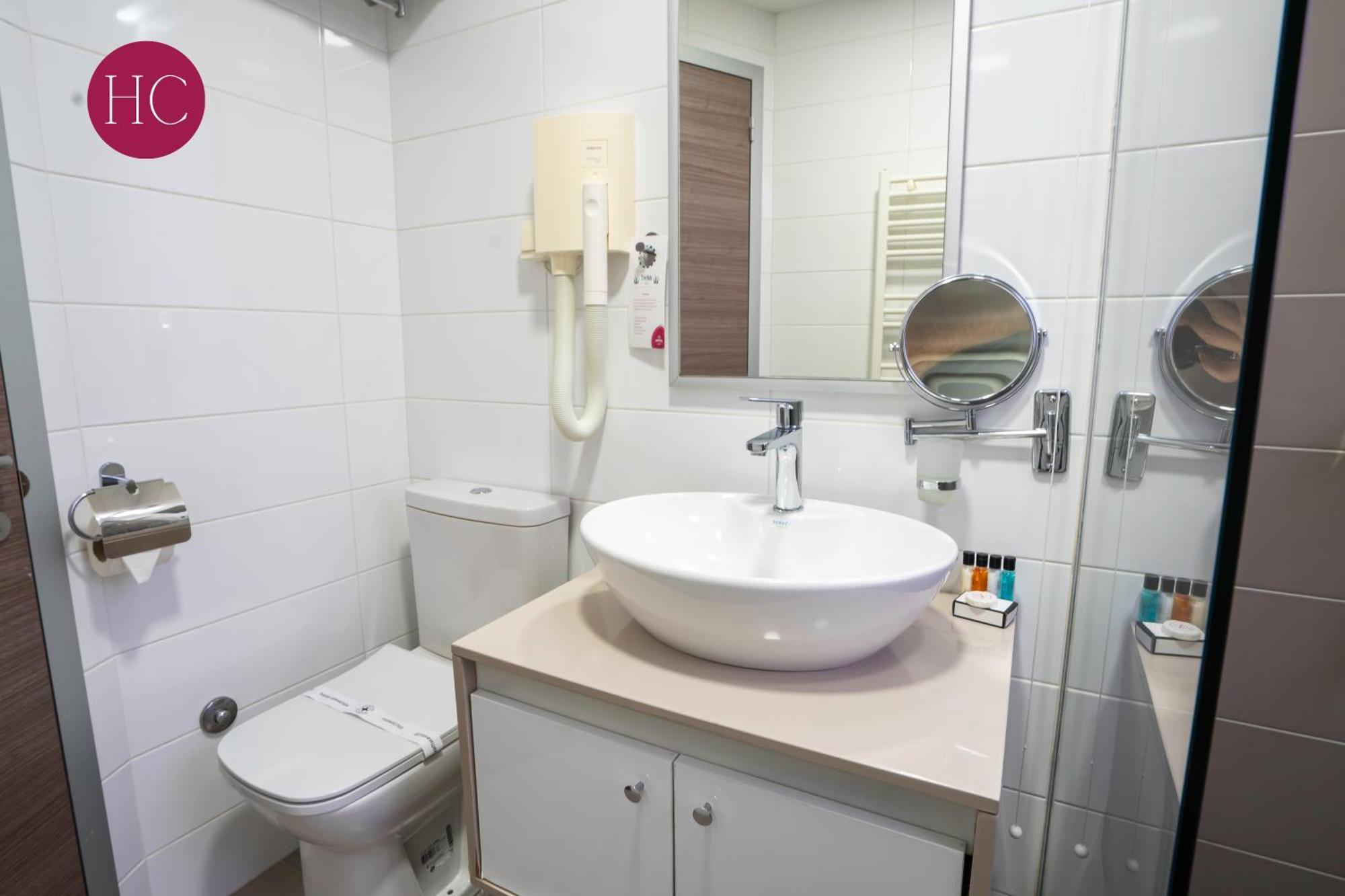 Central Hotel, Fitness And Spa Vinica Bagian luar foto