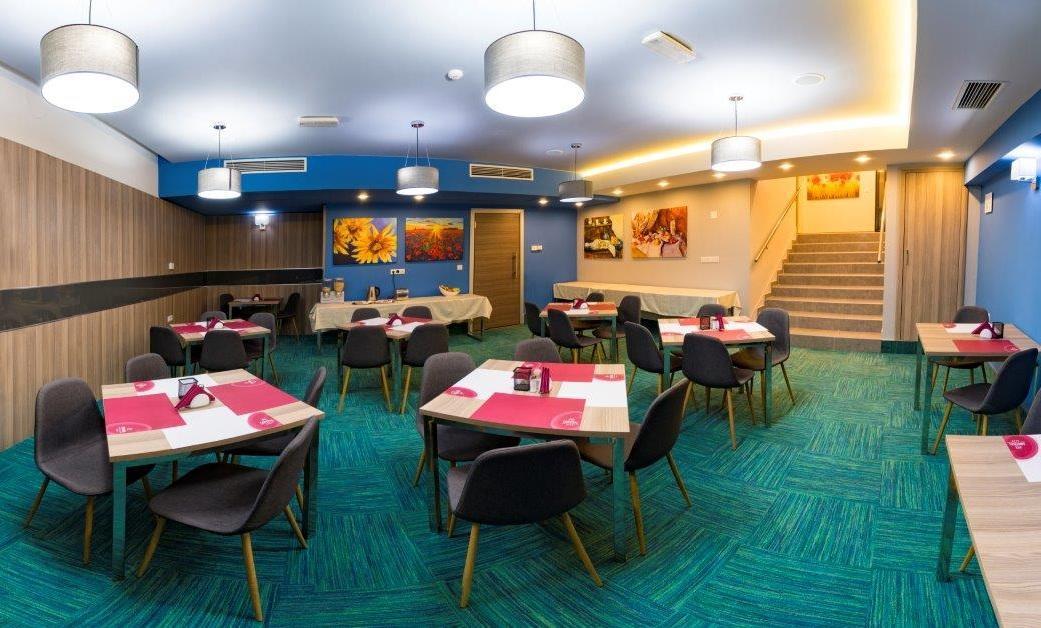 Central Hotel, Fitness And Spa Vinica Bagian luar foto