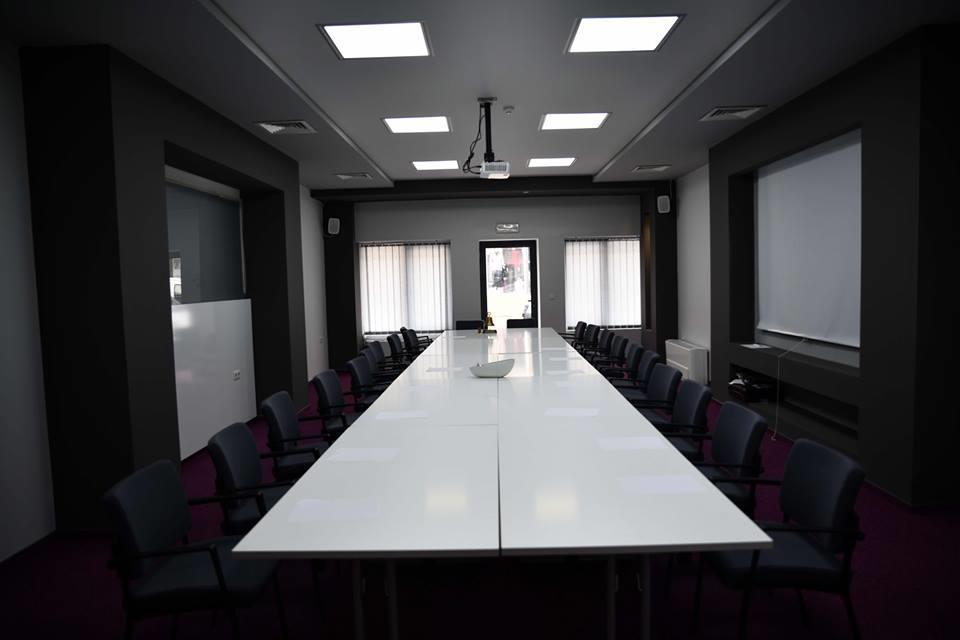 Central Hotel, Fitness And Spa Vinica Bagian luar foto